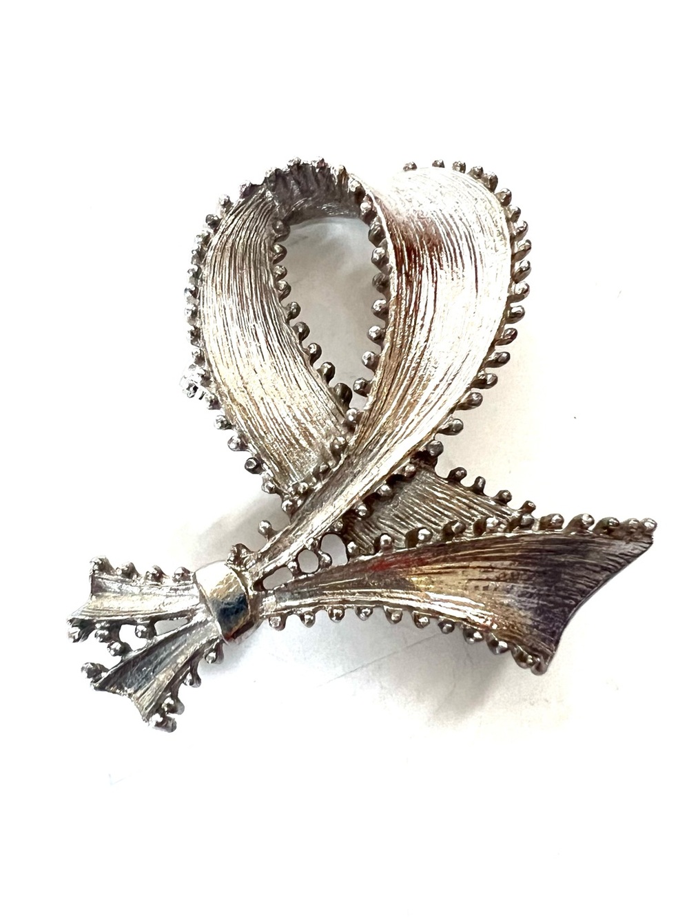 Vintage Silver Ribbon Bow Brooch - Elegant Women's Jewelry Coquette Retro Chic